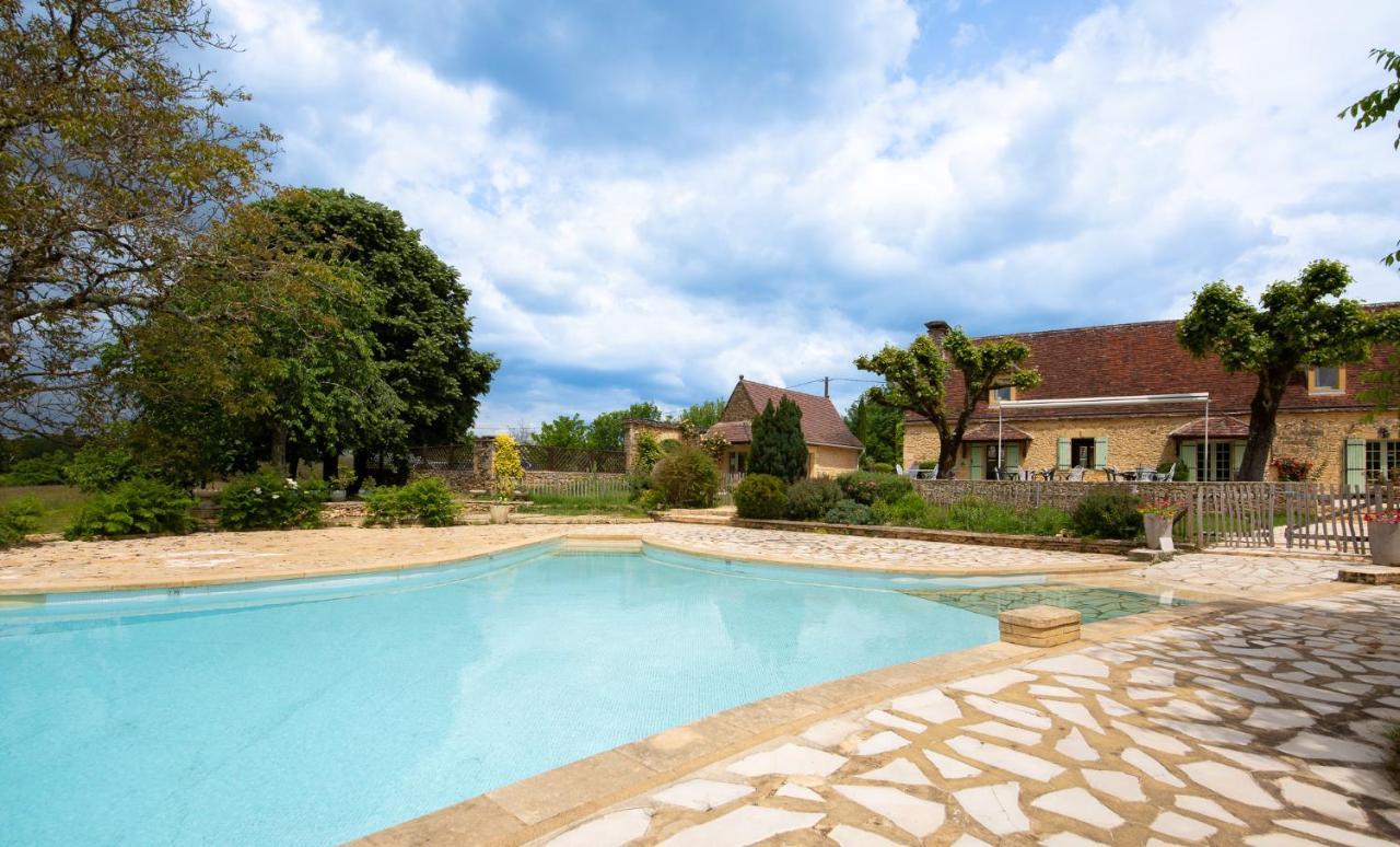 Hotel De La Ferme Lamy Meyrals Exterior photo